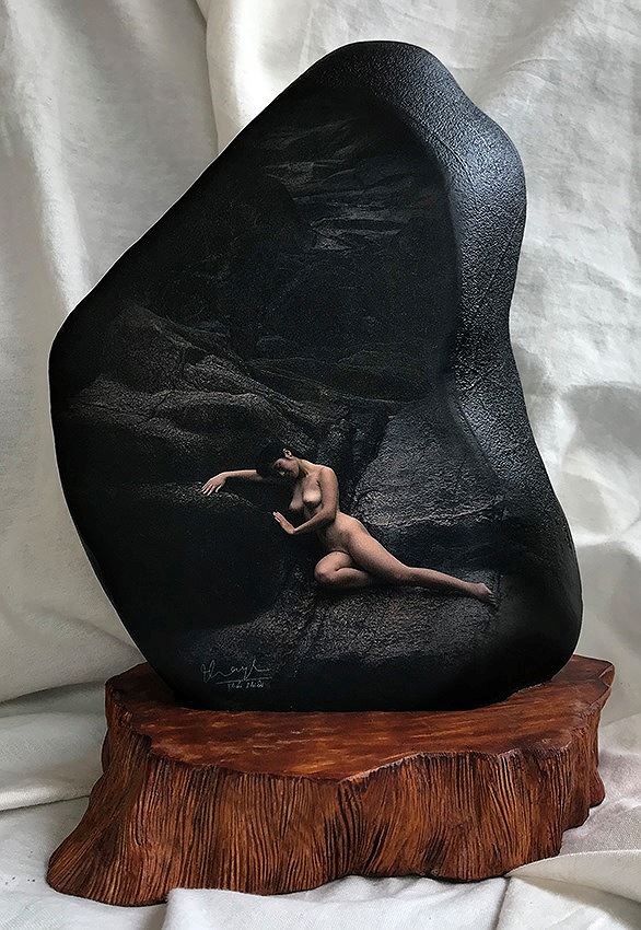 Bộ[-]ảnh[-]nude[-]của[-]Thái[-]Phiên[-]in[-]lên[-]đá[-]đẹp[-]mê[-]mẩn