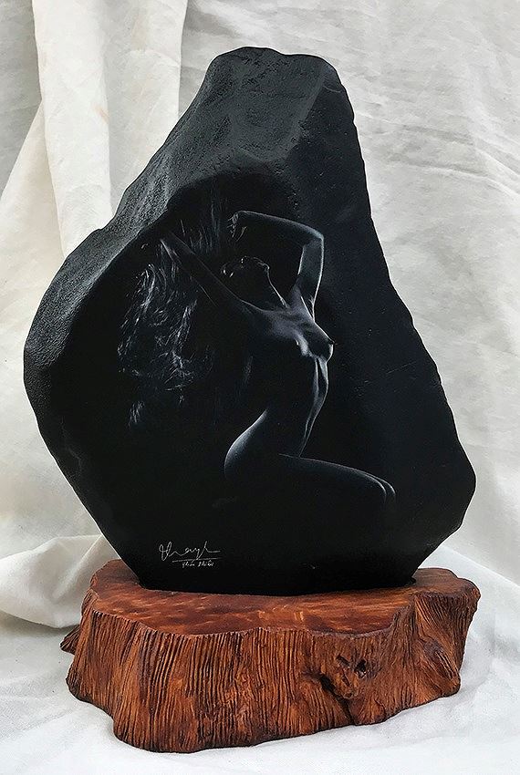 Bộ[-]ảnh[-]nude[-]của[-]Thái[-]Phiên[-]in[-]lên[-]đá[-]đẹp[-]mê[-]mẩn