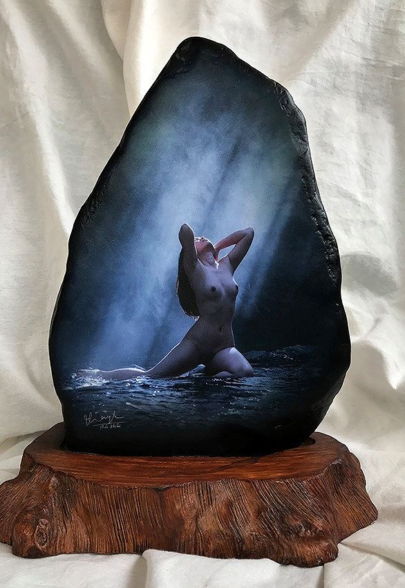 Bộ[-]ảnh[-]nude[-]của[-]Thái[-]Phiên[-]in[-]lên[-]đá[-]đẹp[-]mê[-]mẩn