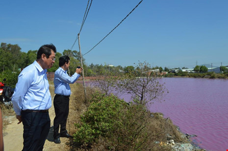 Bà[-]Rịa-Vũng[-]Tàu:[-]Cả[-]vùng[-]nước[-]chuyển[-]màu[-]đỏ[-]tím