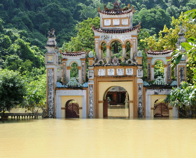 [-]Ninh[-]Bình[-]thiệt[-]hại[-]hơn[-]1.000[-]tỷ[-]đồng[-]trong[-]trận[-]lụt[-]lịch[-]sử