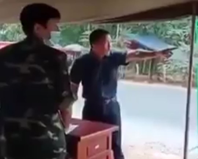 Chống[-]đối[-]đo[-]thân[-]nhiệt[-]phòng[-]dịch[-]Covid-19:[-]Ông[-]Lưu[-]Văn[-]Thanh[-]bị[-]cách[-]hết[-]chức[-]vụ[-]trong[-]Đảng