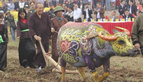 Phó[-]Thủ[-]tướng[-]Thường[-]trực[-]xuống[-]đồng[-]cày[-]Tịch[-]điền