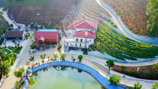 Khu[-]dinh[-]thự[-]“siêu[-]khủng”[-]của[-]vợ[-]Giám[-]đốc[-]Sở[-]ở[-]Yên[-]Bái