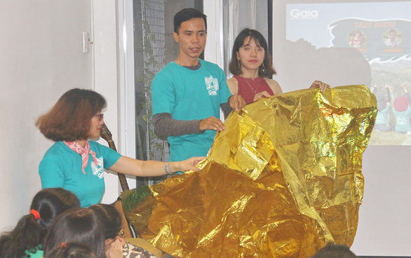 "'Tôi[-]thấy[-]người[-]ta[-]đựng[-]rác[-]trong[-]túi[-]chúng[-]ta[-]hay[-]đựng[-]khoai[-]lang[-]chiên"