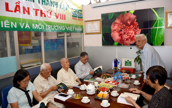 Hội[-]BVTN&MT[-]Việt[-]Nam[-]công[-]bố[-]phát[-]hành[-]cuốn[-]sách[-]“Doanh[-]nghiệp[-]với[-]Thương[-]hiệu[-]xanh[-]cho[-]phát[-]triển[-]bền[-]vững”
