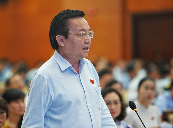 Đề[-]nghị[-]Giám[-]đốc[-]Sở[-]GD-ĐT[-]TP.HCM[-]tổ[-]chức[-]kiểm[-]điểm[-]vụ[-]"vợ[-]đi[-]Đức"