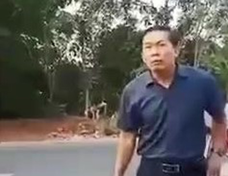 Phó[-]Chủ[-]tịch[-]HĐND[-]Hớn[-]Quản[-]từ[-]chức,[-]xin[-]lỗi[-]cử[-]tri
