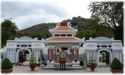 Lăng[-]Thoại[-]Ngọc[-]Hầu[-]trên[-]núi[-]Sam