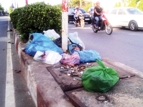 Dải[-]phân[-]cách[-]biến[-]thành[-]bô[-]rác