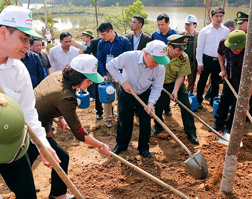 Tổng[-]Bí[-]thư,[-]Chủ[-]tịch[-]nước[-]phát[-]động[-]Tết[-]trồng[-]cây