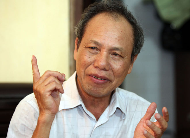 TS[-]Lê[-]Trần[-]Chấn