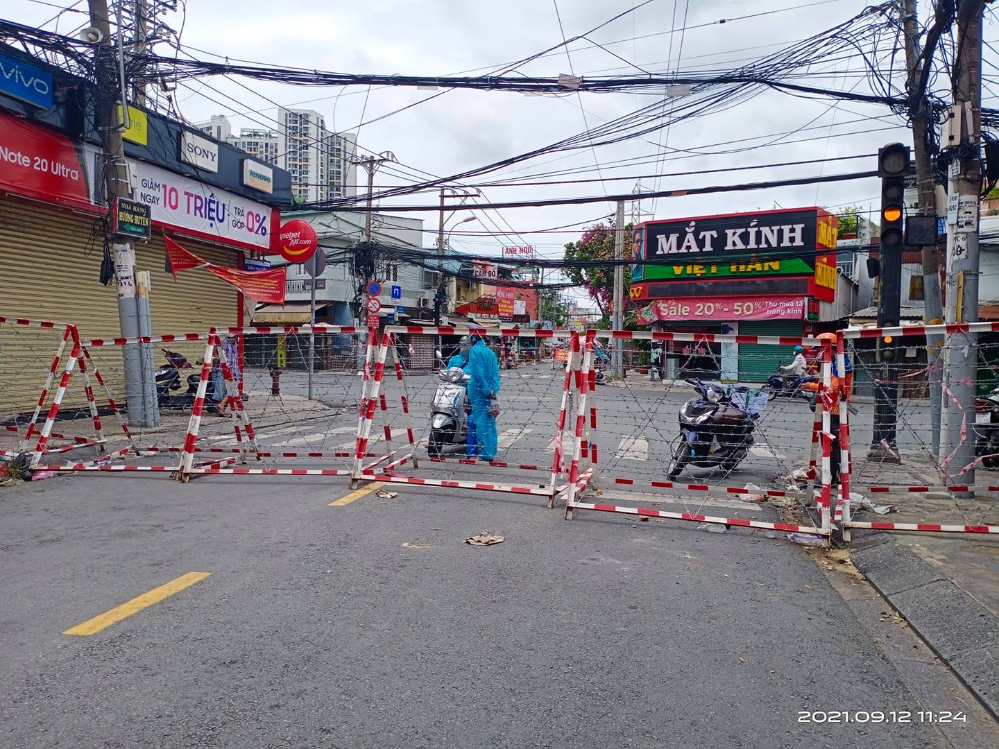 Phong[-]tỏa[-]vô[-]tội[-]vạ