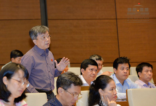 Đại[-]biểu[-]Quốc[-]hội[-]tranh[-]luận[-]với[-]Phó[-]thủ[-]tướng[-]về[-]Sơn[-]Trà