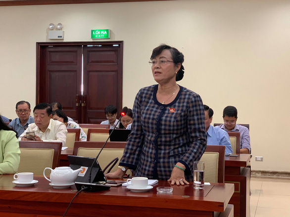 "Nâng[-]giá[-]bịch[-]nilông[-]lên[-]1.000[-]-[-]2.000[-]đồng/bịch[-]coi[-]ai[-]muốn[-]xài[-]nữa?"