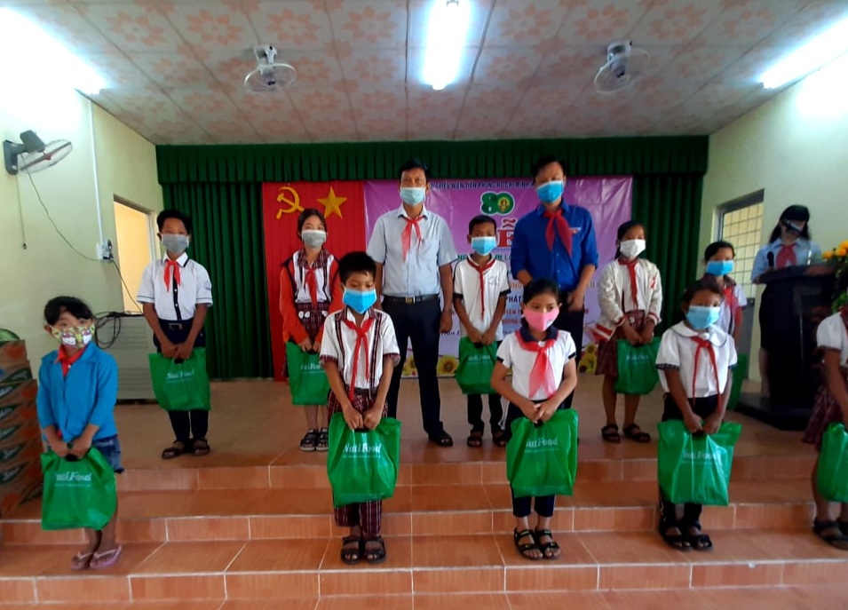 Công[-]ty[-]TNHH[-]Truyền[-]thông[-]Reporter[-]VN[-]tổ[-]chức[-]“Ngày[-]hội[-]dinh[-]dưỡng[-]và[-]phát[-]triển[-]2021”[-]cho[-]trẻ[-]em[-]nghèo[-]ở[-]Sóc[-]Trăng