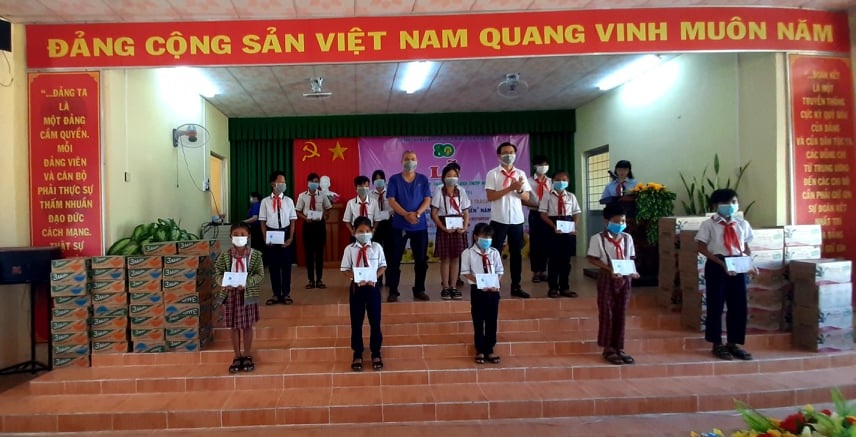 Công[-]ty[-]TNHH[-]Truyền[-]thông[-]Reporter[-]VN[-]tổ[-]chức[-]“Ngày[-]hội[-]dinh[-]dưỡng[-]và[-]phát[-]triển[-]2021”[-]cho[-]trẻ[-]em[-]nghèo[-]ở[-]Sóc[-]Trăng