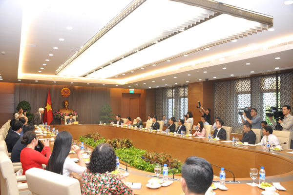 Nếu[-]không[-]quan[-]tâm[-]bảo[-]vệ[-]môi[-]trường[-]sẽ[-]mất[-]nhiều[-]kinh[-]phí,[-]thời[-]gian[-]để[-]khắc[-]phục[-]hậu[-]quả[-]