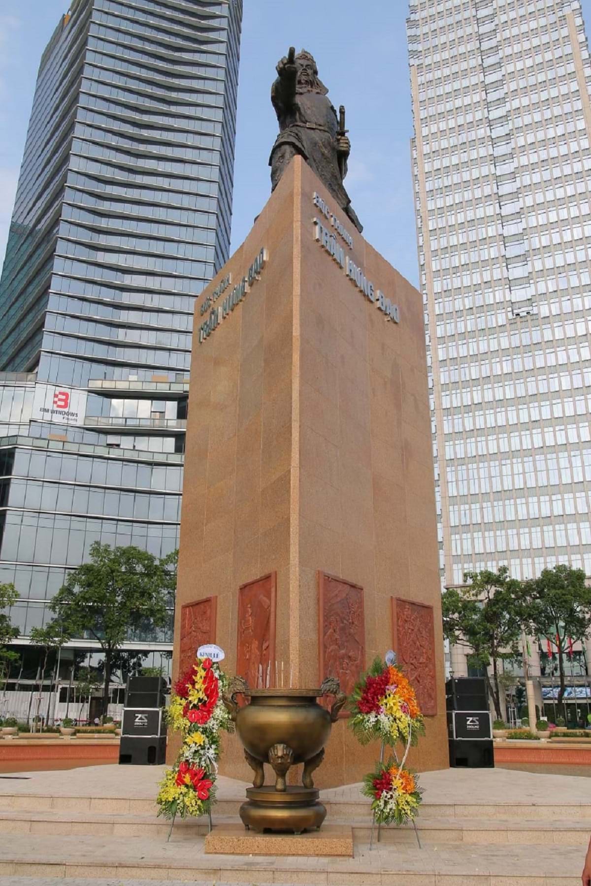 Không[-]chỉ[-]chuyện[-]chiếc[-]lư[-]hương[-]