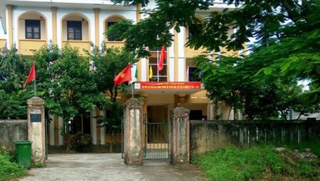 [-]Buộc[-]thôi[-]việc[-]giám[-]đốc[-]Ban[-]quản[-]lý[-]rừng[-]phòng[-]hộ[-]bỏ[-]nhiệm[-]sở