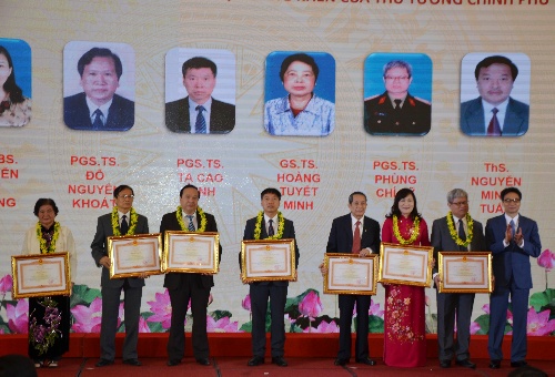 PGS.TS.[-]Phùng[-]Chí[-]Sỹ,[-]Phó[-]chủ[-]tịch[-]Hội[-]BVTN&MT[-]Việt[-]Nam[-][-]được[-]Thủ[-]tướng[-]Chính[-]phủ[-]tặng[-]Bằng[-]khen.