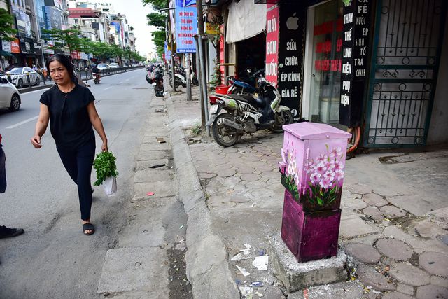 Bốt[-]điện[-]ở[-]Hà[-]Nội[-]"biến[-]hình"[-]đẹp[-]như[-]tranh