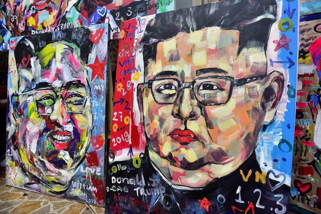 Họa[-]sĩ[-]vẽ[-]hơn[-]100[-]tranh[-]chân[-]dung[-]TT[-]Donald[-]Trump[-]và[-]Chủ[-]tịch[-]Kim[-]Jong-un