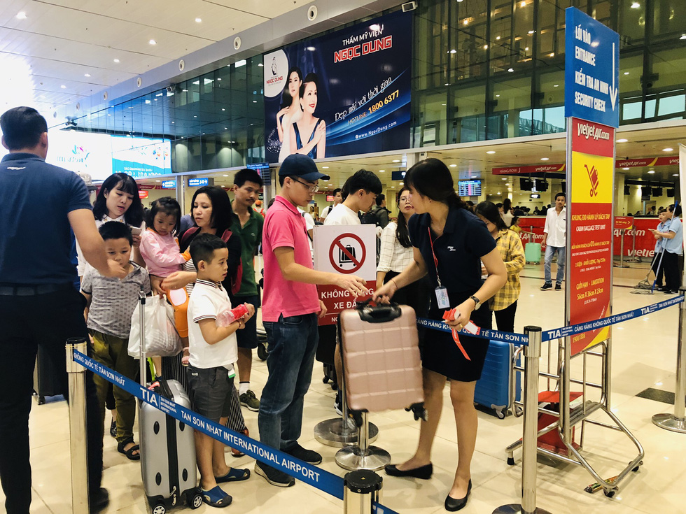 Đi[-]Jetstar,[-]Vietjet,[-]xách[-]tay[-]quá[-]7kg[-]phải[-]đóng[-]phí[-]500.000[-]-[-]550.000[-]đồng