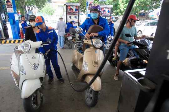 Petrolimex[-]"dọa"[-]thiếu[-]xăng[-]dầu[-]vì[-]thuế[-]bảo[-]vệ[-]môi[-]trường[-]tăng[-]từ[-]1/1