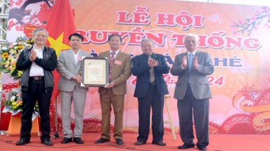 Cây Trôi hùng vĩ vào loại bậc nhất nước ta được vinh danh Cây Di sản Việt Nam