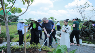  Trường Đại học Nông Lâm TP.HCM: Ký kết hợp tác và khánh thành mô hình Vườn thực phẩm cộng đồng 