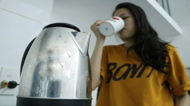  Vì sao nước đun sôi để nguội chỉ nên dùng trong ngày?