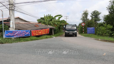  Bến Tre: Người dân chặn xe đổ rác vì bị ô nhiễm