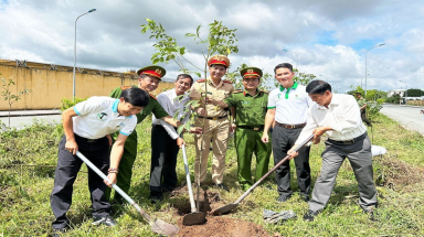  Hội BVTN&MT TP. Hồ Chí Minh cùng Đoàn Thanh niên Công an Thành phố tổ chức Chương trình “Ngày Chủ nhật xanh” và khánh thành công trình thanh niên