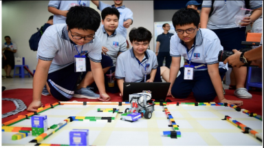  Nhà vô địch Robotacon WRO 2024 nhận Giải thưởng “Raising the bar” của Vinamilk cho dự án robot vì môi trường