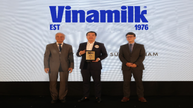  Hơn một thập niên, Vinamilk giữ vững ngôi vị trong các bảng xếp hạng doanh nghiệp niêm yết hàng đầu