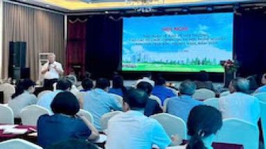 Lãnh đạo VACNE giảng bài tại lớp tập huấn ở tỉnh Ninh Bình