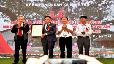  Cây Đa cổ thụ -Nơi treo cờ Cộng sản đầu tiên vùng ven Hà Nội được vinh danh Cây Di sản Việt Nam